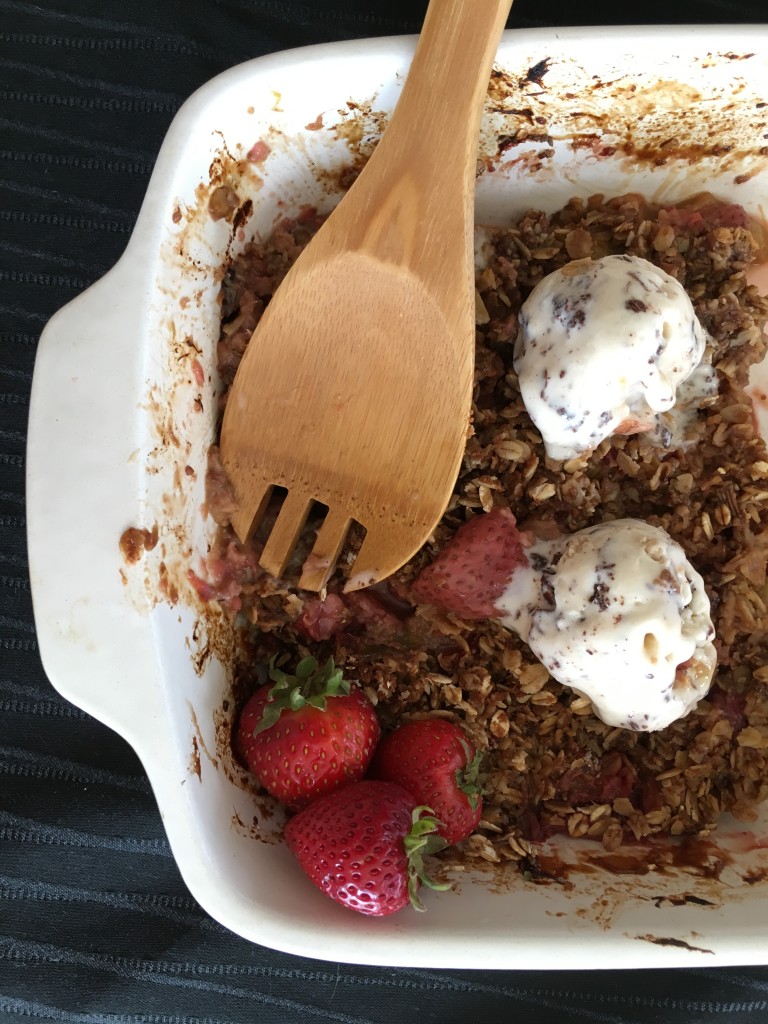 strawberry rhubarb crumble