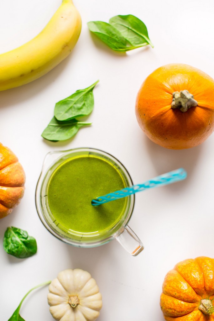 HEALTHY-Pumpkin-Pie-Smoothie-6-ingredients-packed-with-greens-SO-tasty-vegan-glutenfree-greensmoothie-recipe-pumpkin